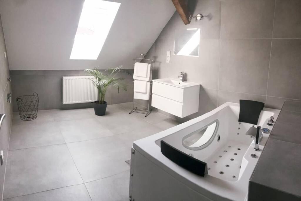 Apartman 3Kk 80 M2 S Virivkou A Saunou Jihlava Exterior photo